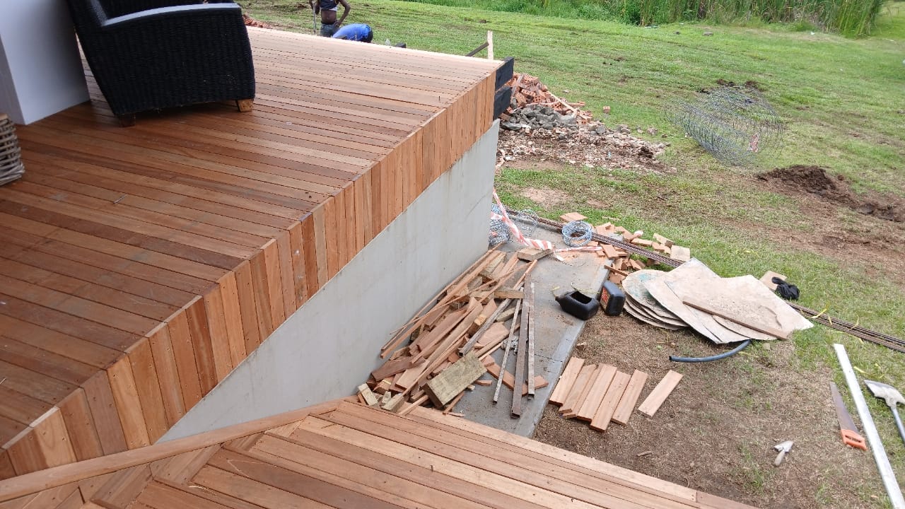 Outdoor deck